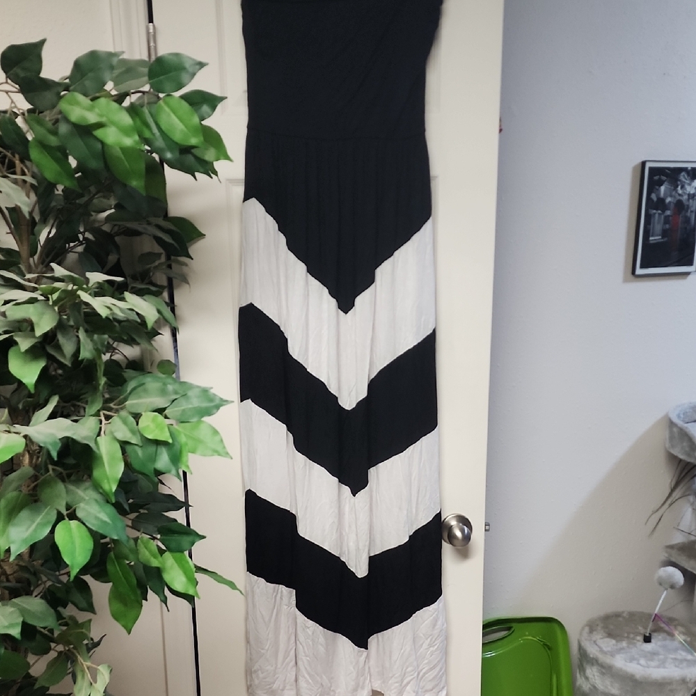 Chic Strapless Black and White Maxi Dress